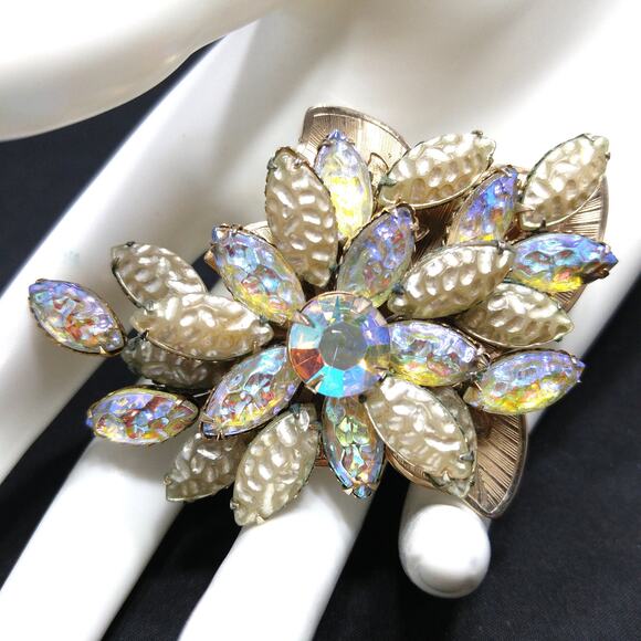 Vintage 1950s Molded Lava Glass Aurora Borealis Rhinestone Floral Brooch - Picture 1 of 10